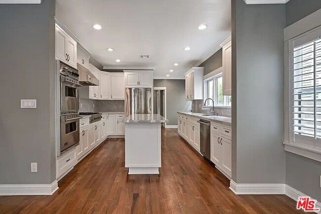 Building Photo - 515 S Van Ness Ave