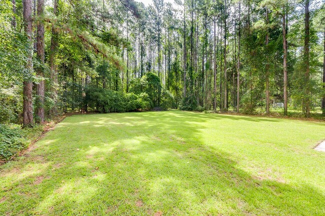 Building Photo - 3 Bedroom Springfield Home with Garage and Large Backyard