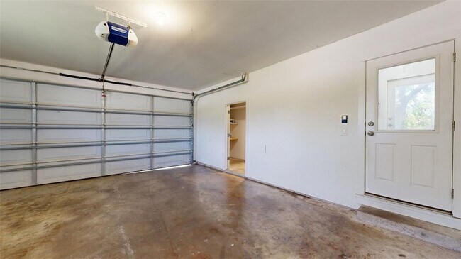 Building Photo - 203 W Brookside Dr