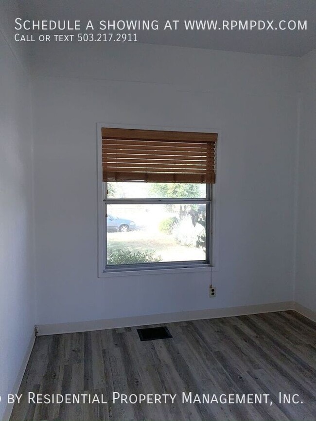 Building Photo - 5616 SE Mall St