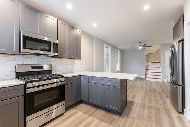 Building Photo - 1725 N Honore St