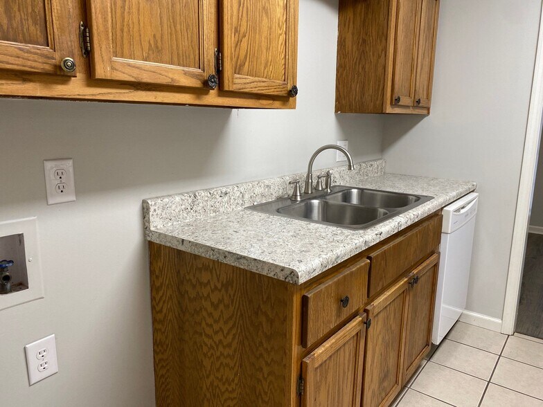 Building Photo - 40 Sta Les Cv