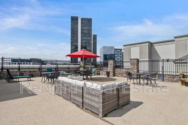 Building Photo - 1803 Broadway