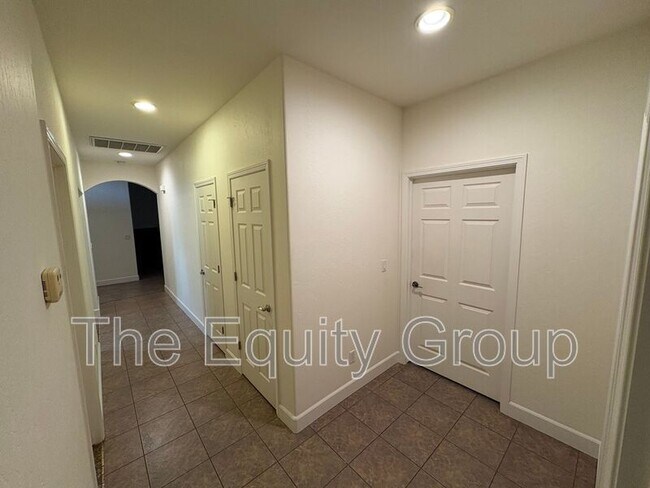 Building Photo - 144 E Reese Ave