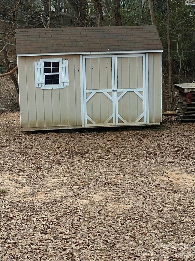 Building Photo - 1459 Legion Rd