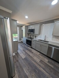 Building Photo - Renovated two bedroom garden duplex in Bel...