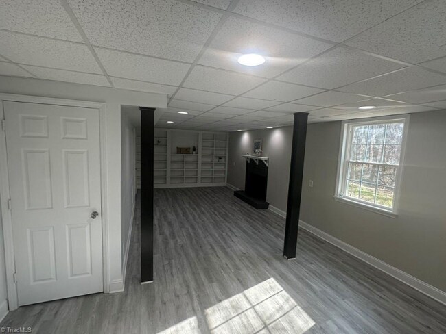 Building Photo - 1165 Lazyboy Ln
