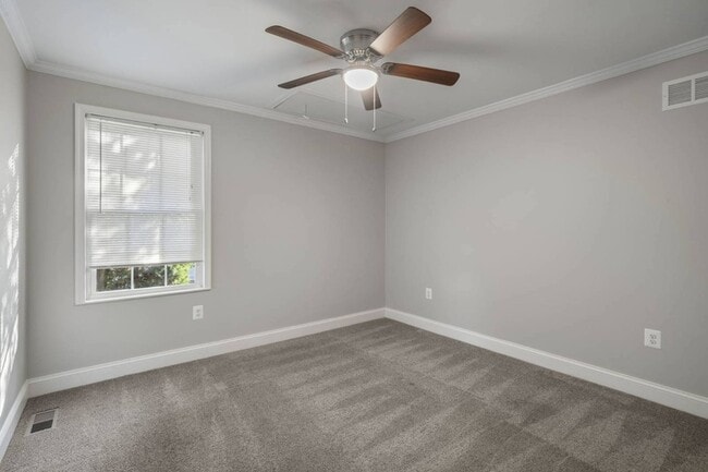 Building Photo - 1516 Cedarwood Dr