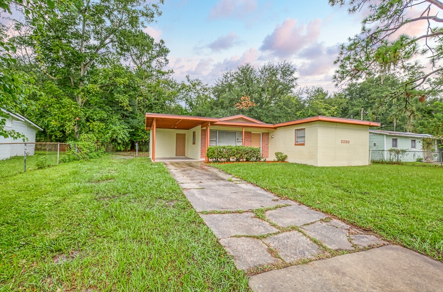 Building Photo - 2220 Eudine Dr W