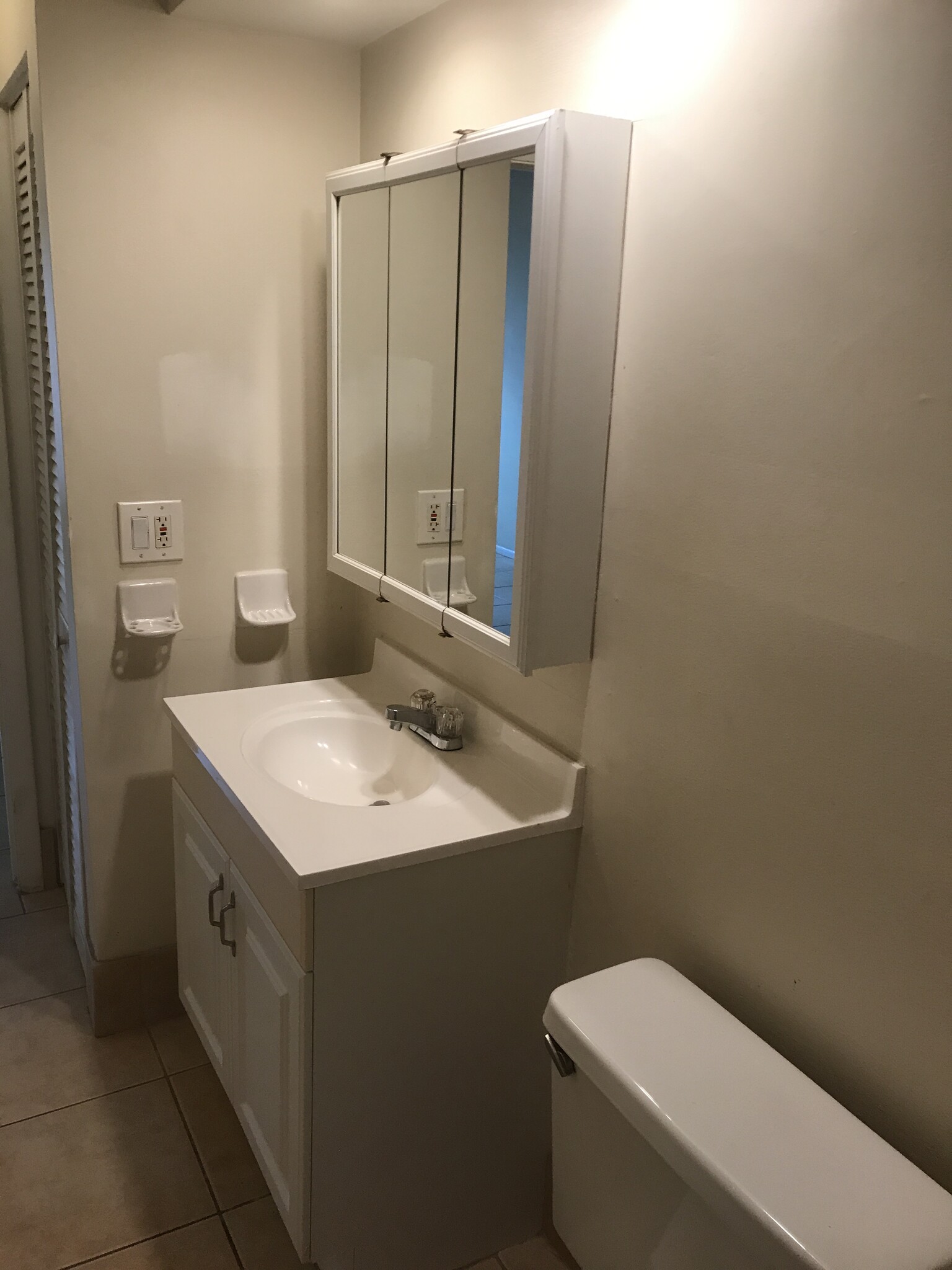 new bathroom - 480 NW 20th St