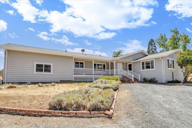 Building Photo - 21179 Hemlock St