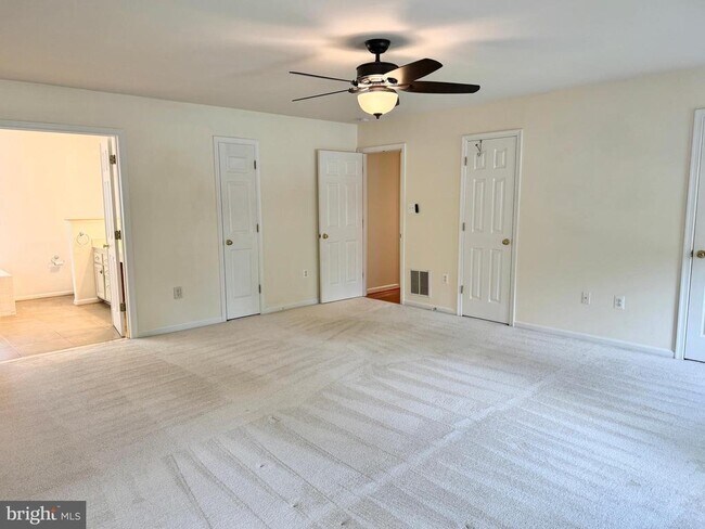 Building Photo - 53 Crestwood Ln