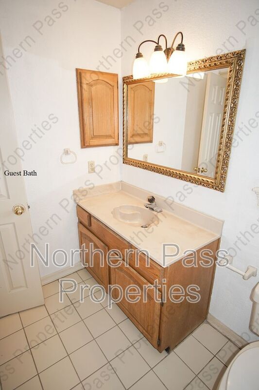 Building Photo - 1808 Gurss Pl