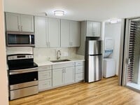 Building Photo - Fully Renovated 2/1/1 at Alexander Towers