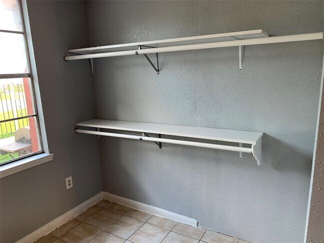 Building Photo - 11375 Allwood St