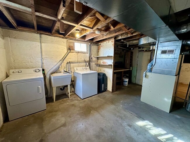 Building Photo - Ideally Located and Updated 3 Bed 1 Bath Spokane Home w/ Large Detached Garage/Shop Near Garland ...