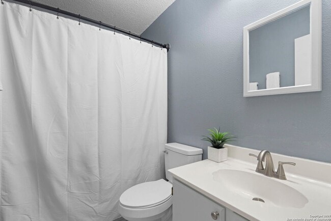 Building Photo - Well-Maintained 3-Bedroom Home – Ideal for Students & Professionals!