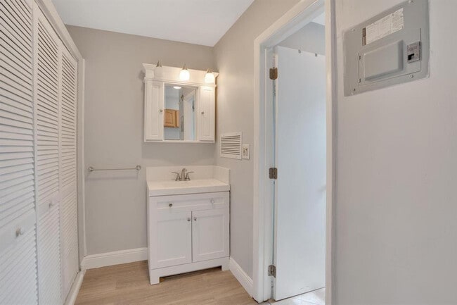 Building Photo - 4228 N Ocean Blvd