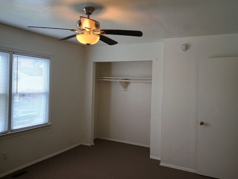 Primary bedroom - 6617 Stoney Point North