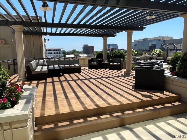 Building Photo - 4909 Laclede Ave