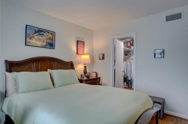 Building Photo - 2990 NE 16th Ave