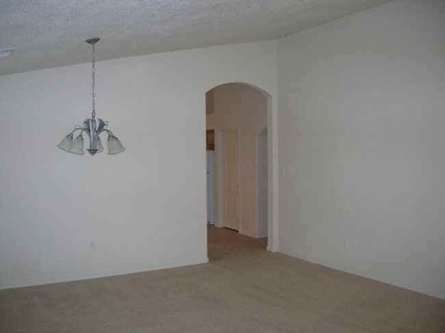 Building Photo - Beautiful 4 Bedroom Home in Rio Rancho