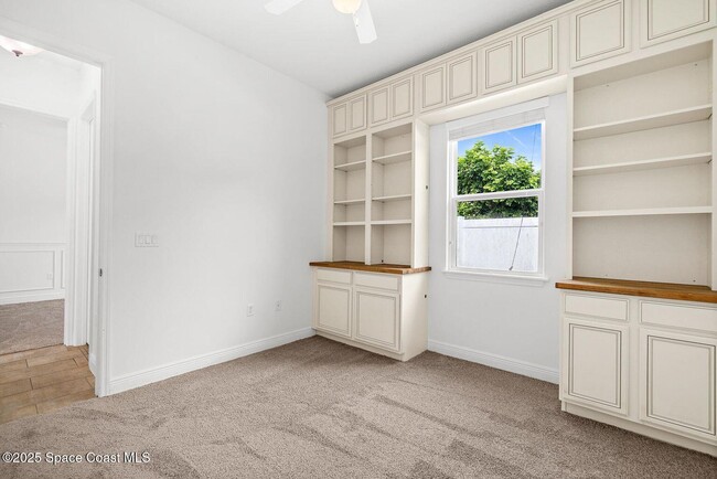 Building Photo - 1837 Croghan Dr