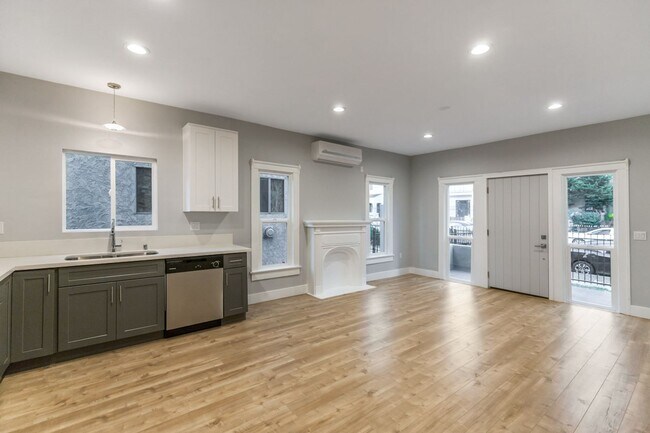 Building Photo - 415 N Coronado St
