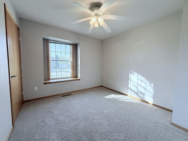 Building Photo - 2374 Kristian St