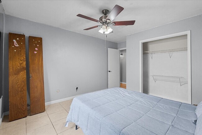 Building Photo - 883 Silverpines Rd