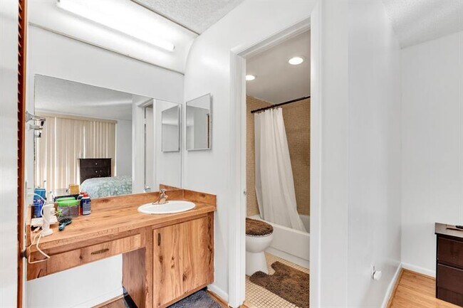 Building Photo - 6850 Royal Palm Blvd