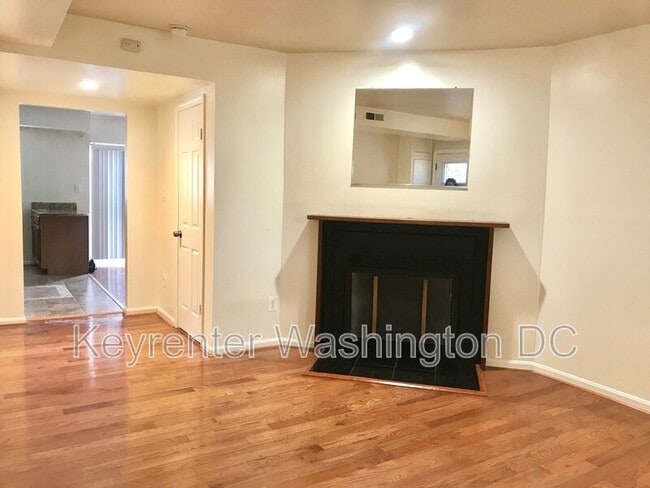 Building Photo - 107 P St NW