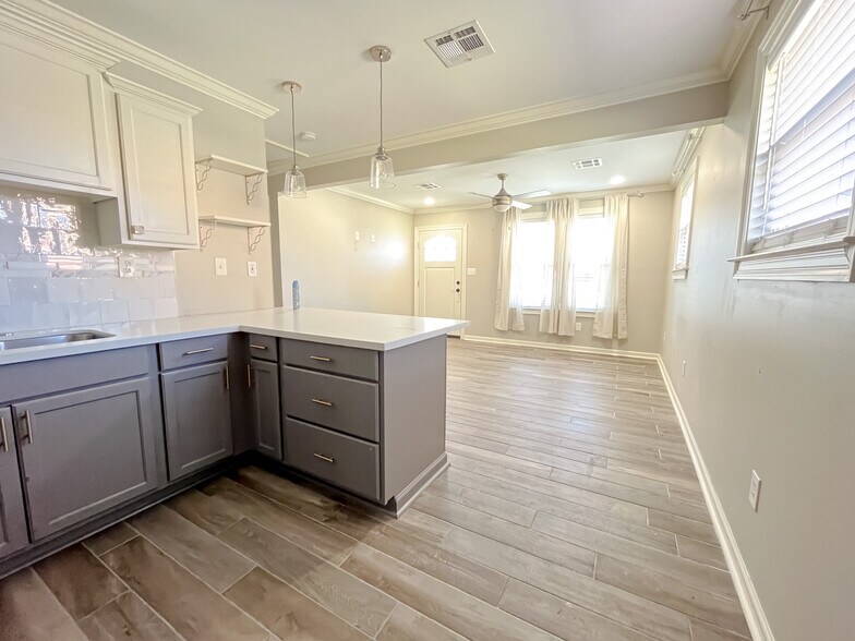 KITCHEN - 5310 Astoria Dr