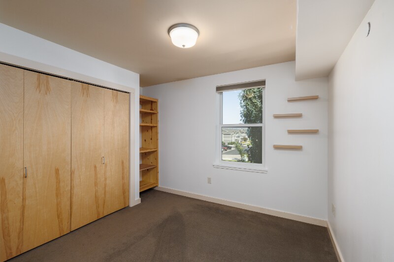 Building Photo - 228 S Cottonwood Rd
