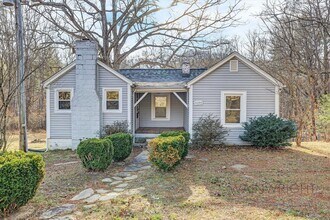 Building Photo - Charming Country Cottage Now Available