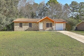 Building Photo - Lovely Ladson Brick Ranch!