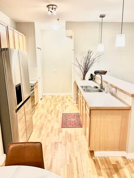 Building Photo - 2422 Tremont Pl