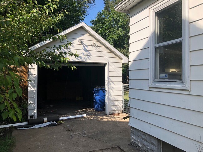 Building Photo - 121 Butler Ave