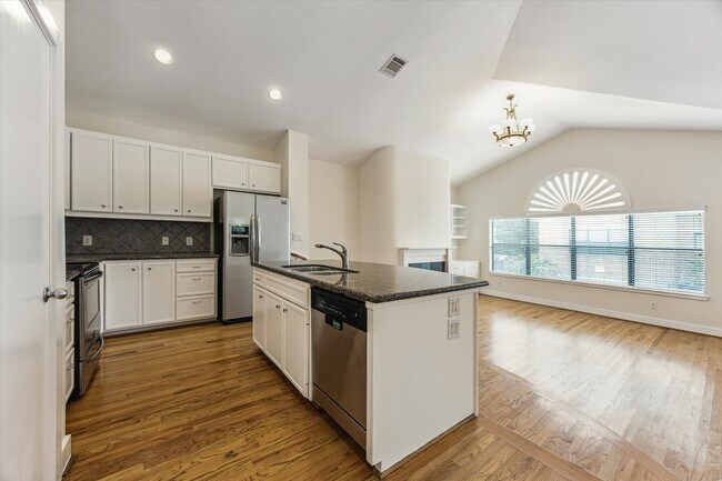 Building Photo - 9829 Riddlelink Ln