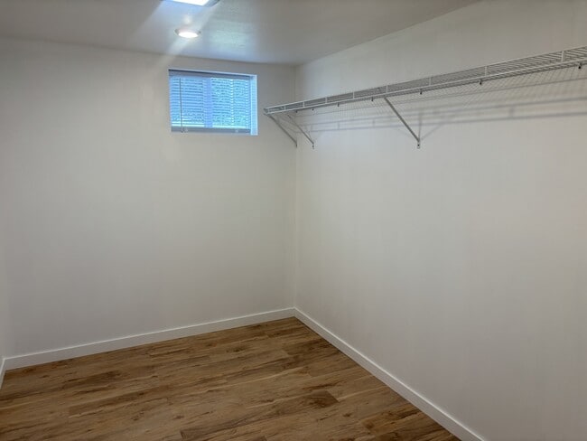 Building Photo - 1095 3rd St