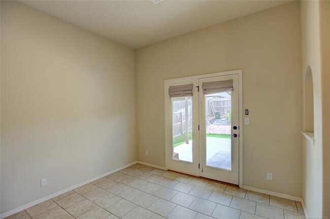 Building Photo - Spacious 4 Bed | 2 Bath | Large backyard | Bixby