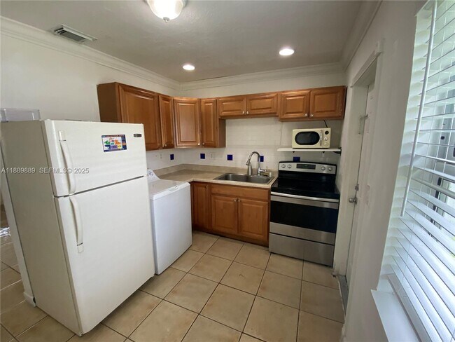 Building Photo - 2215 Adams St