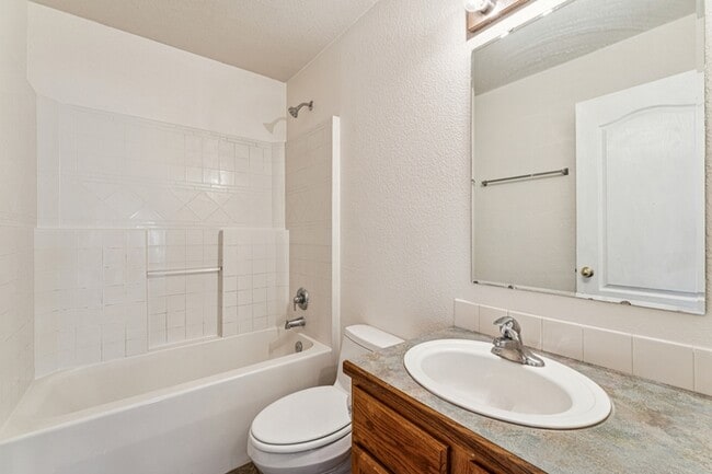 Building Photo - 13402 W Persimmon St