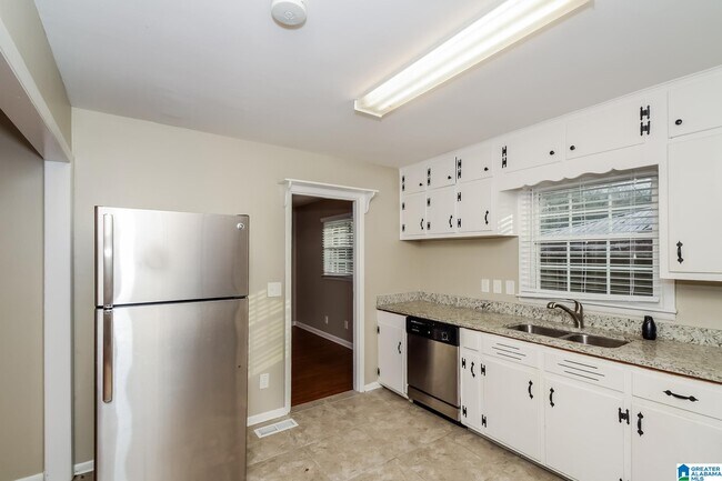 Building Photo - 113 16th Ct Cir NE