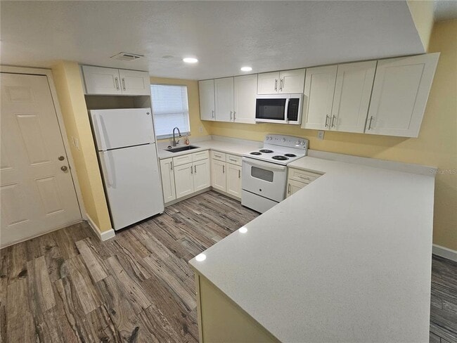 Building Photo - 2045 Alpine Rd