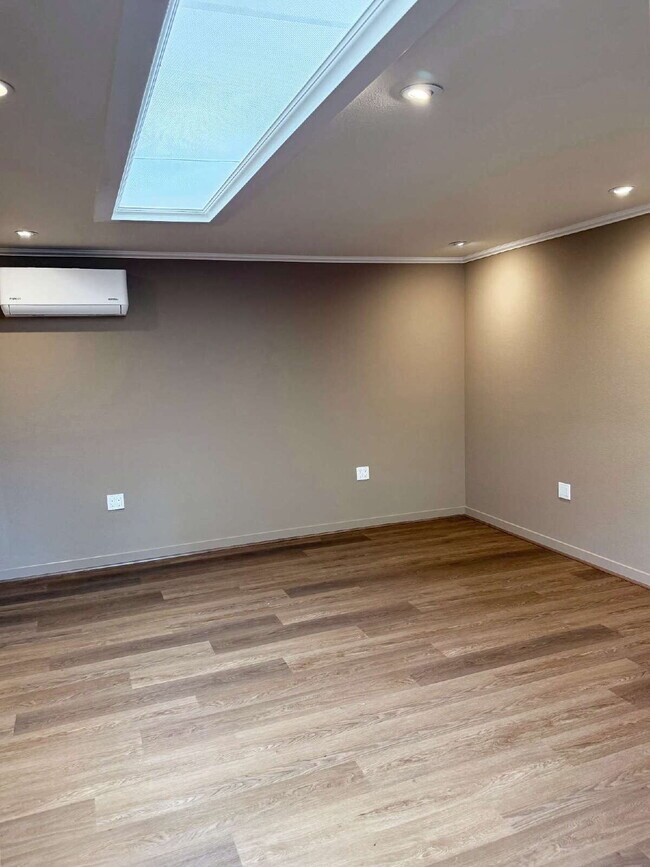 Building Photo - Updated 1-Bedroom Retreat in the Heart of the Springs.