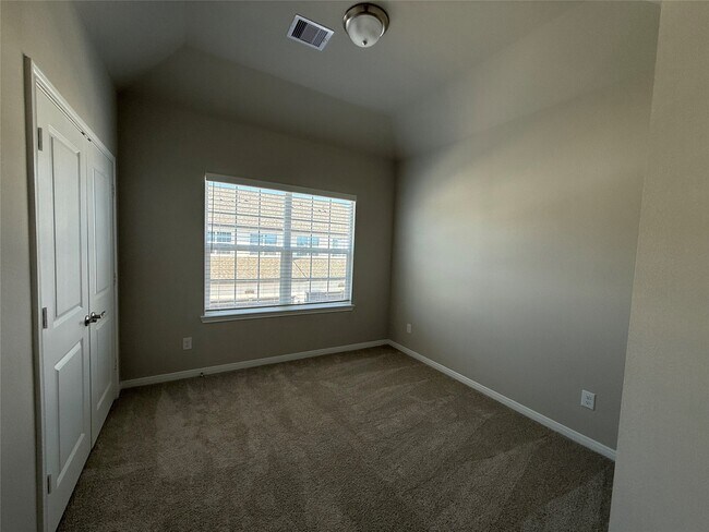 Building Photo - 15713 Strongbow Ter Dr