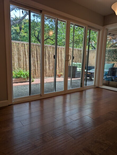 Building Photo - 280 Easy St