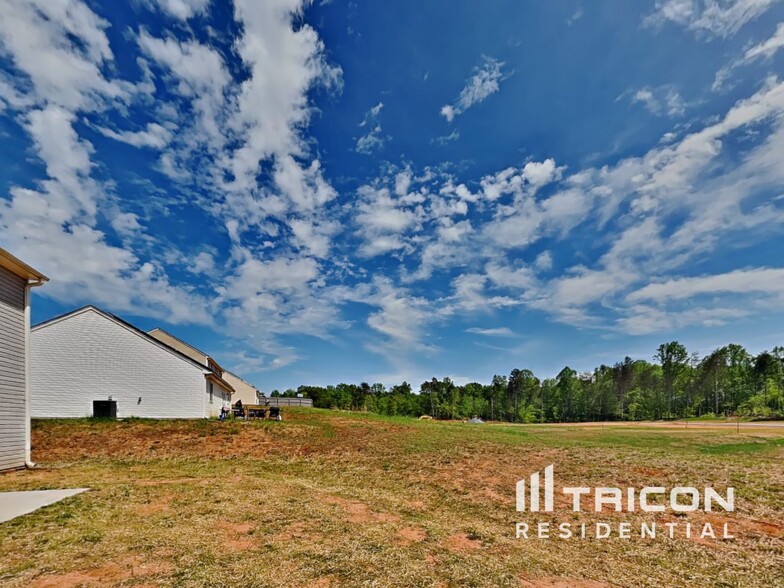 Building Photo - 3079 Stauton Dr