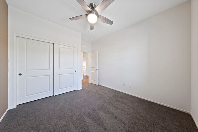 Building Photo - Spacious Single Level with Stunning Mounta...